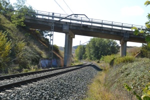 Puente de la carretera a Valdizarbe, cerca de Biurrun-Campanas. Previsto desdoblamiento de la vía a la derecha.